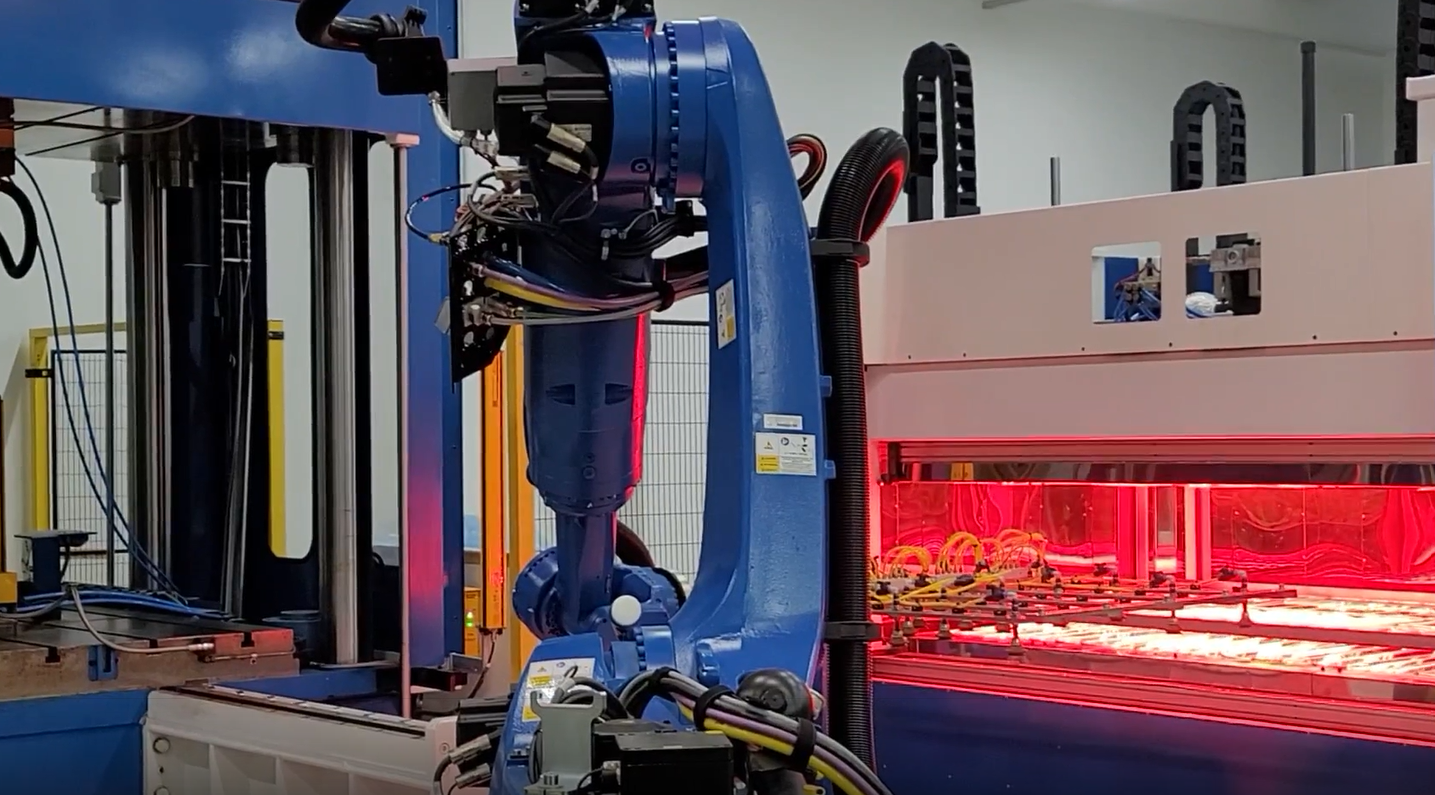 Robot and preheating equipment for integrated manufacturing automation